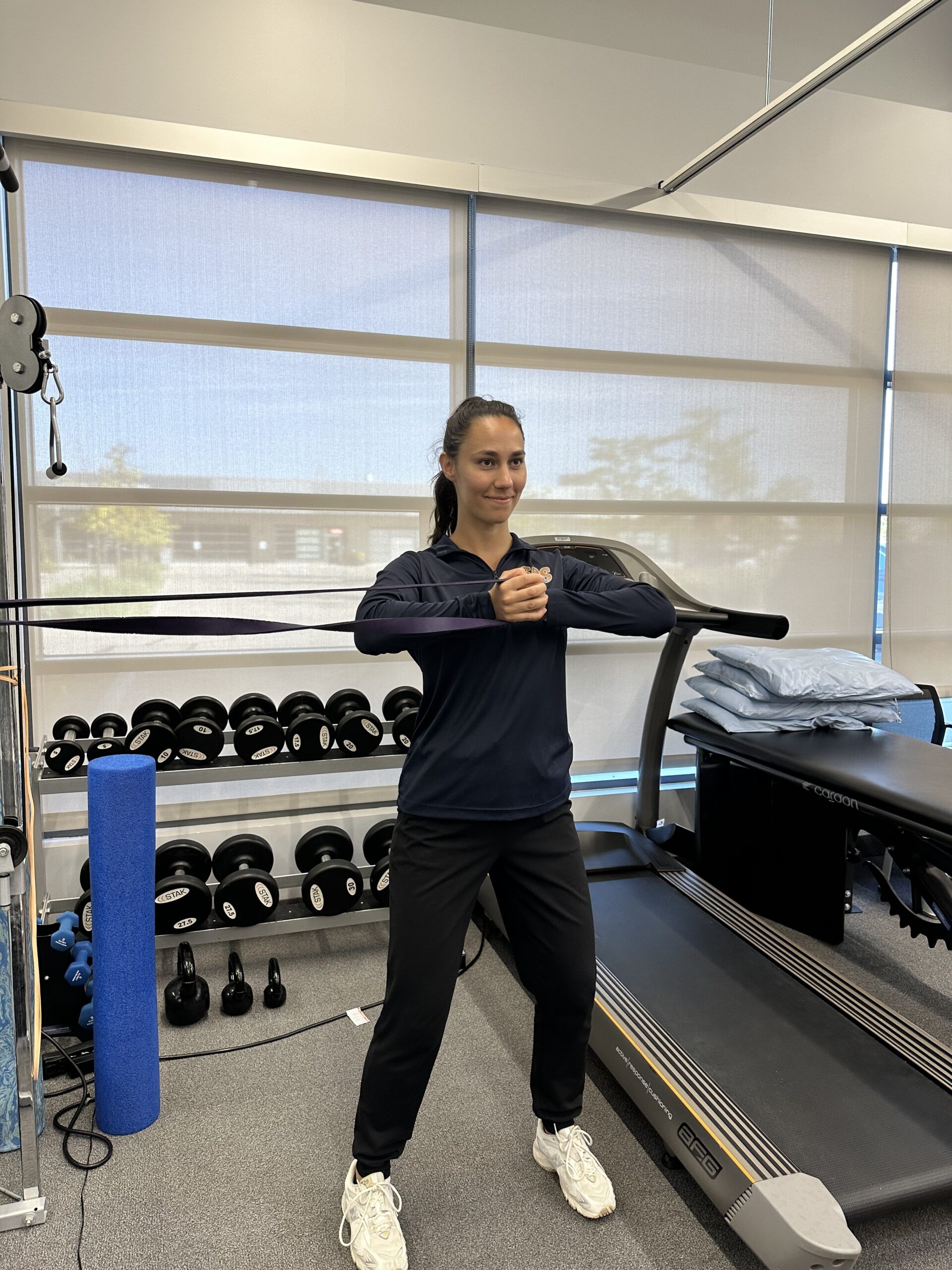 Pallof Press Core Exercise demonstrated by physiotherapist Jennifer Rioux