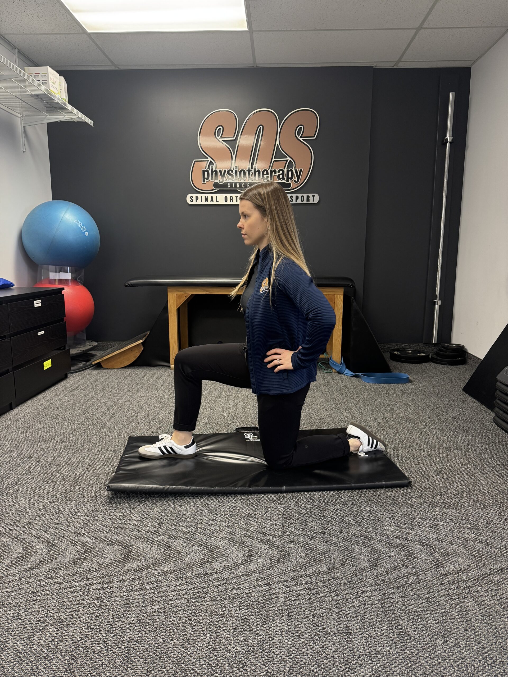 Kneeling Hip flexor Stretch by Anna Pelczar